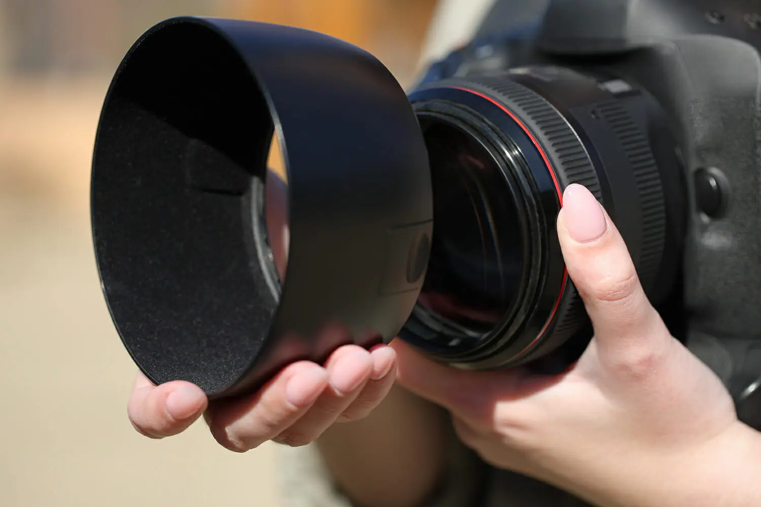 camera lens hood how to use